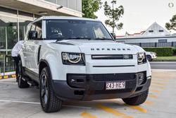 2023 Land Rover Defender 110 D300 SE L663 MY23.5 AWD Fuji White