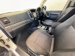 2016 Mitsubishi
Pajero GLX