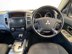2016 Mitsubishi
Pajero GLX