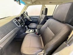 2016 Mitsubishi
Pajero GLX