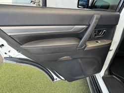 2016 Mitsubishi
Pajero GLX
