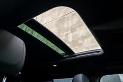 2024 Land Rover Defender 130 D300 X-Dynamic SE