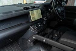 2024 Land Rover Defender 130 D300 X-Dynamic SE