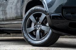 2024 Land Rover Defender 130 D300 X-Dynamic SE