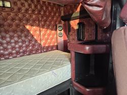 2010 Kenworth
                T658 