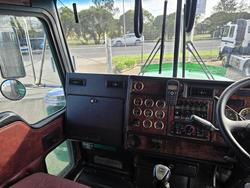 2010 Kenworth
                T658 