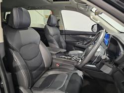 2023 LDV
D90 Executive