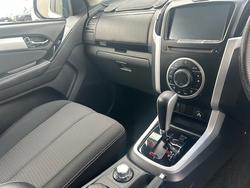 2017 ISUZU MU-X