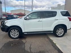 2017 ISUZU MU-X