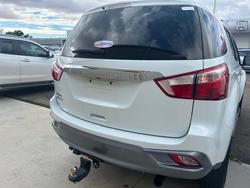 2017 ISUZU MU-X