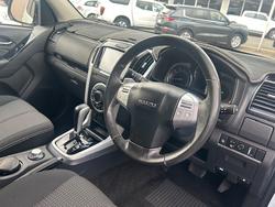 2017 ISUZU MU-X