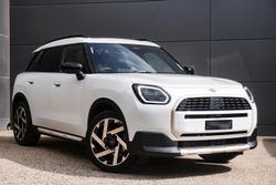 2025 MINI
                Countryman C Favoured