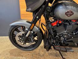 2025 Harley-davidson FLHXSE CVO STREET GLIDE (121) RAVEN FADE