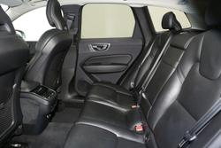 2020 Volvo
                XC60 T5 Momentum