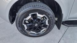 2024 Nissan
Navara ST-X
