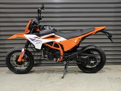 2025 KTM 2025 KTM 390CC 390 SMC Road ORANGE