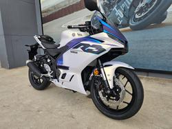 2025 Yamaha YZF-R3 White