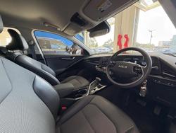 2022 Kia Niro Hybrid S