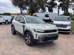 2025 Renault
                Duster Techno