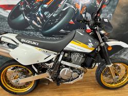 2015 Suzuki DR650SE WHITE/GOLD