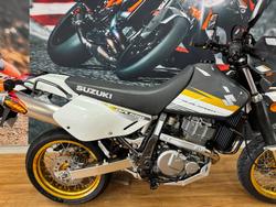 2015 Suzuki DR650SE WHITE/GOLD