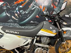 2015 Suzuki DR650SE WHITE/GOLD