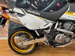 2015 Suzuki DR650SE WHITE/GOLD