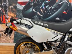 2015 Suzuki DR650SE WHITE/GOLD
