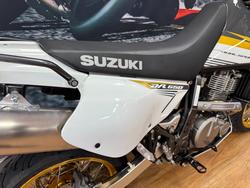2015 Suzuki DR650SE WHITE/GOLD