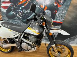 2015 Suzuki DR650SE WHITE/GOLD