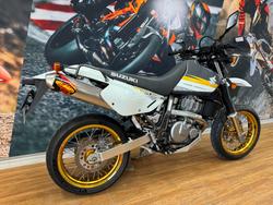 2015 Suzuki DR650SE WHITE/GOLD