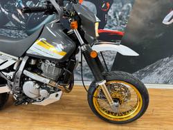 2015 Suzuki DR650SE WHITE/GOLD