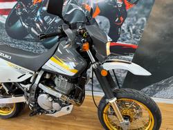 2015 Suzuki DR650SE WHITE/GOLD