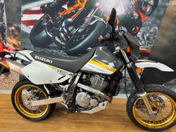 2015 Suzuki DR650SE WHITE/GOLD