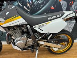 2015 Suzuki DR650SE WHITE/GOLD