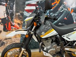 2015 Suzuki DR650SE WHITE/GOLD