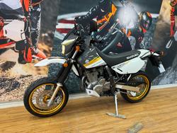 2015 Suzuki DR650SE WHITE/GOLD