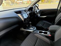 2021 Nissan
Navara ST