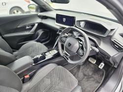2025 Peugeot 2008 GT Hybrid