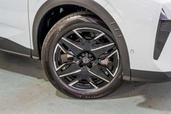 2025 Peugeot 5008 GT Premium Hybrid P74 MY25 Okenite White