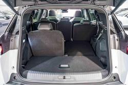 2025 Peugeot 5008 GT Premium Hybrid P74 MY25 Okenite White