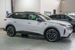 2025 Peugeot 5008 GT Premium Hybrid P74 MY25 Okenite White