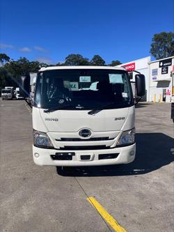 2025 Hino 300 Series 616 Crew White