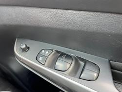 2020 Nissan
                Navara SL