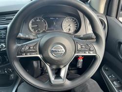 2020 Nissan
                Navara SL