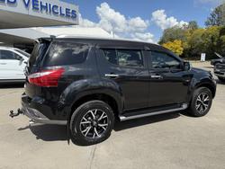 2021 Isuzu
                MU-X LS-T