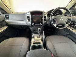 2018 Mitsubishi
Pajero GLX