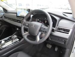 2025 Mitsubishi Outlander ES