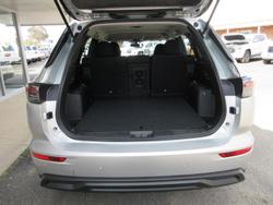 2025 Mitsubishi Outlander ES