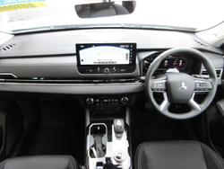 2025 Mitsubishi Outlander ES